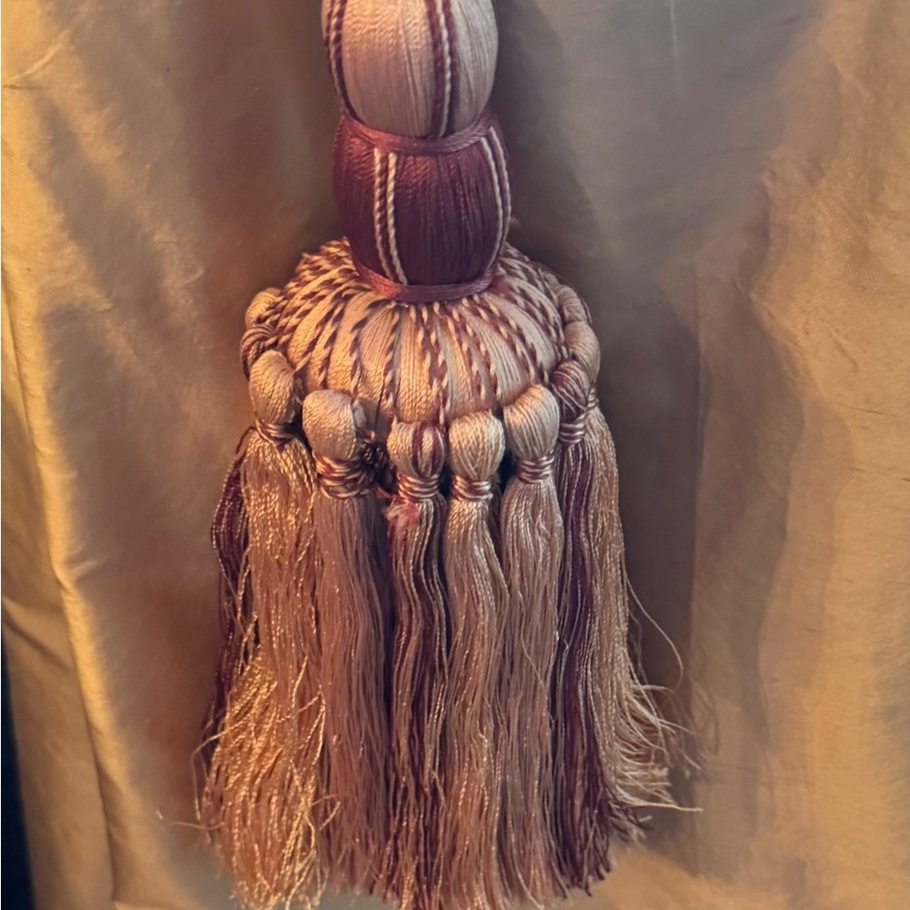 8 Elegant Tassel Tieback in Pink and Cream